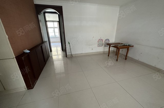 50来万住三室和馨园凤凰湖小区一楼一楼三室看房有钥匙