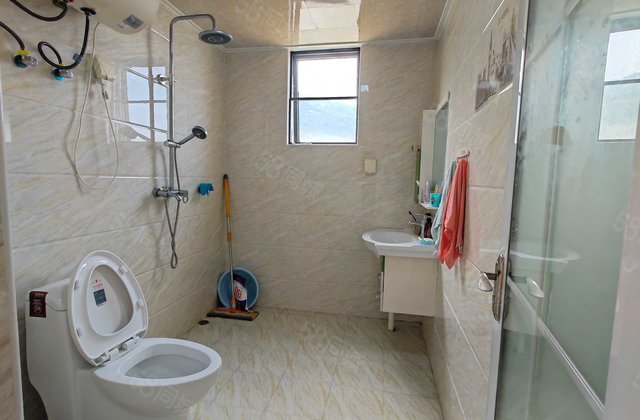 四季春天温泉小镇2室2厅82㎡44万二手房图片