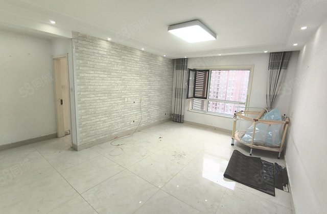 荣盛水岸花语(一期) 刚需小三居 中间好楼层 电梯房