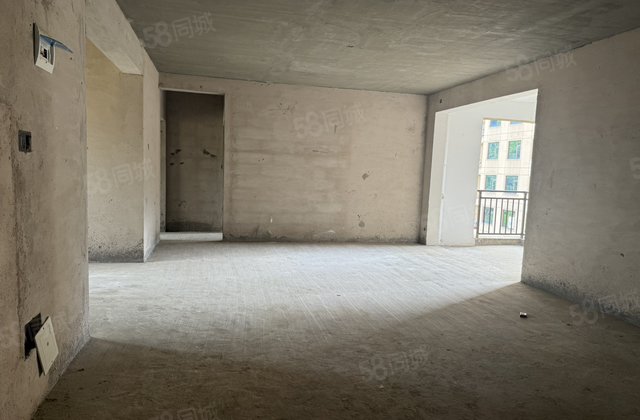 常驰山与城4室2厅129㎡32万二手房图片