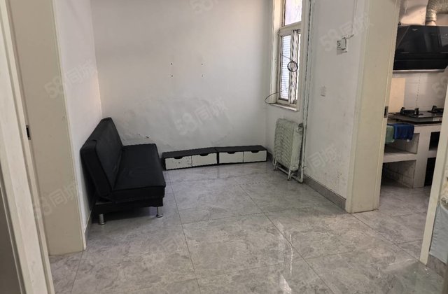 老东昌一楼带院子，两室一厅，屋况不错，好出租，诚心卖