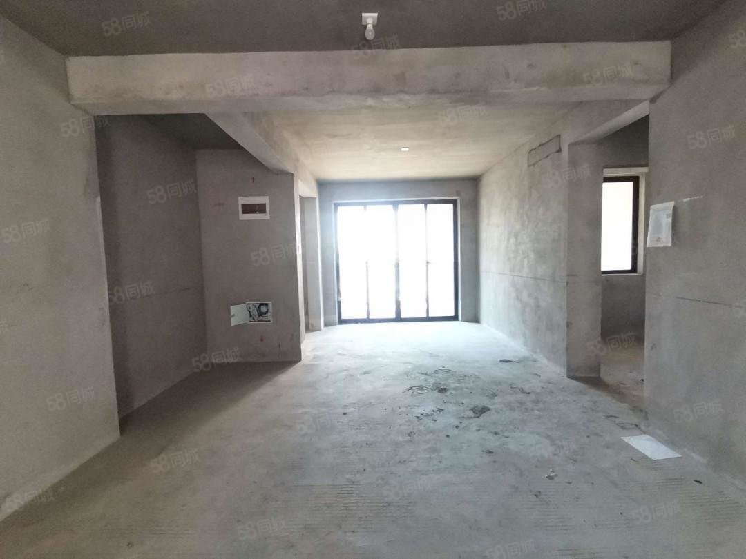 润鸿水尚4室2厅2卫119.39㎡东55.8万