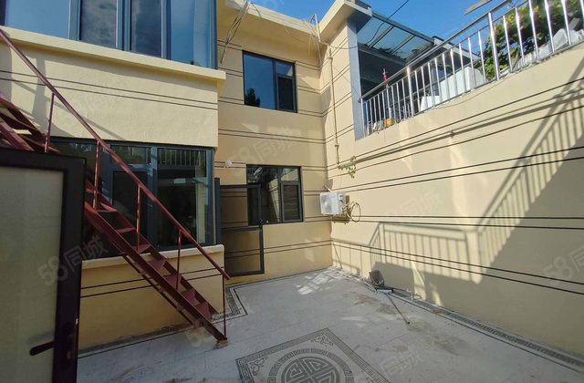 急售 湖边 别墅 精装修 双语  五室两厅两卫