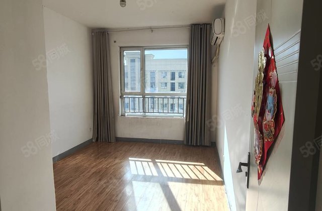 100万！东昌路君奕府对面 三室双卫  全天采光 免大税