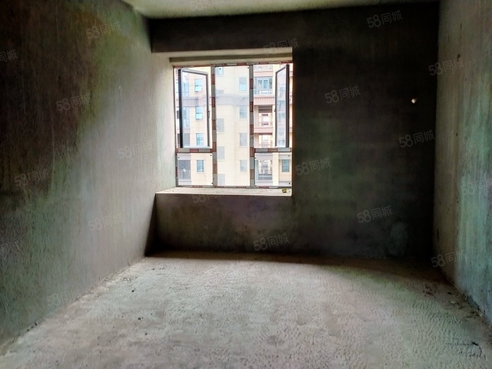 滨江明珠3室2厅2卫128.5㎡南66.7万