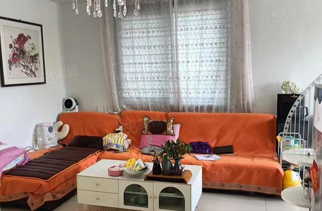 香江北邻多层三楼西边户!送装修两室朝阳(可隔三室)全明户型!