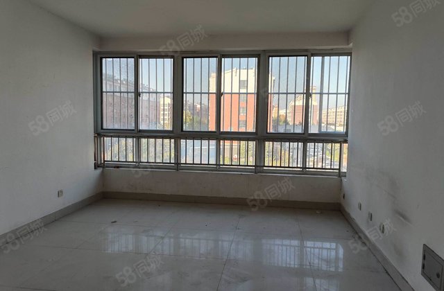 房东急售香江附近多层三楼西边户免大税带车库储藏室