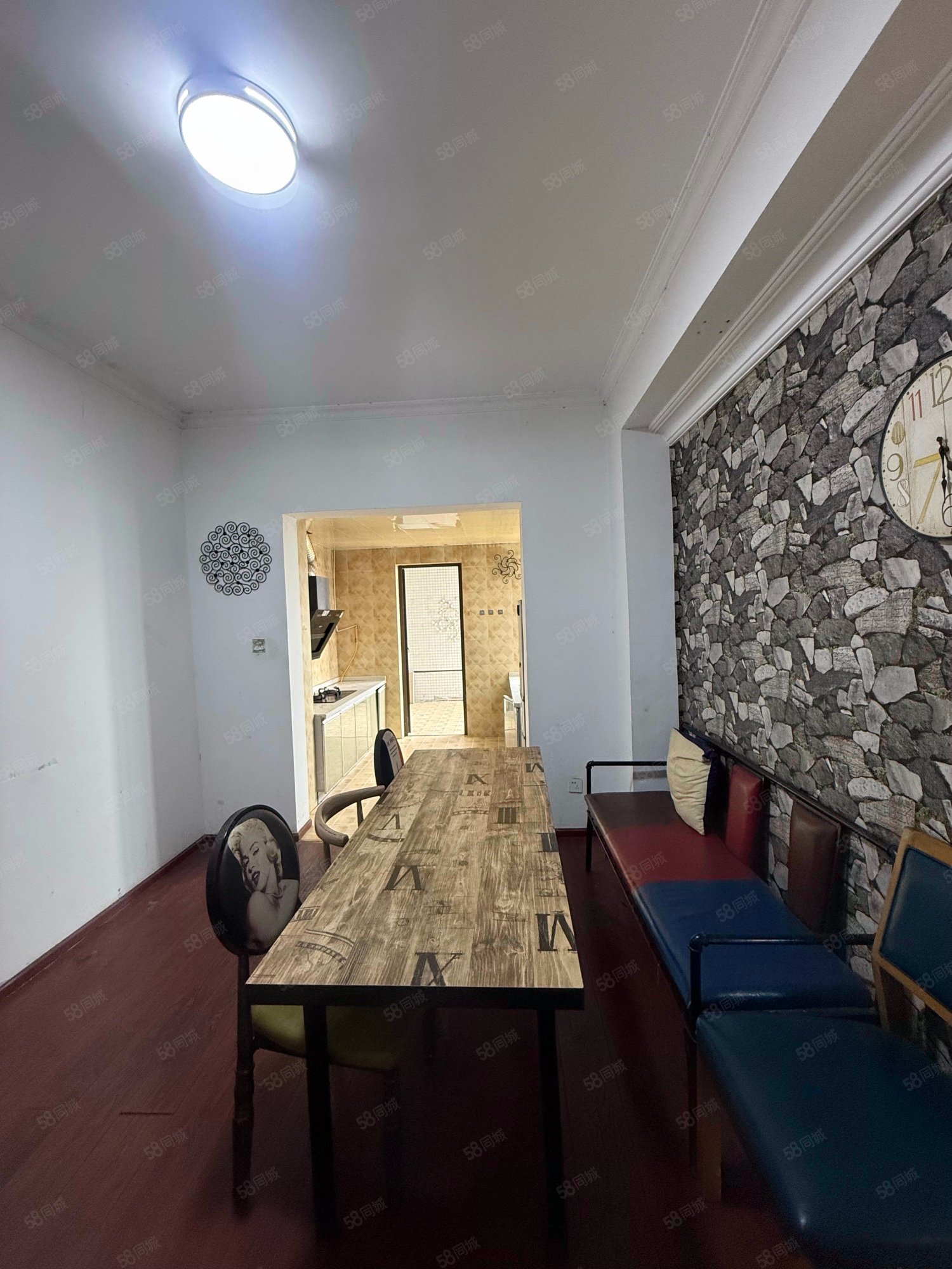 戛纳湾金棕榈4室2厅3卫120㎡南北186万