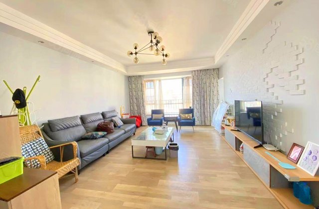 艾诗林根小区3室2厅132㎡118万二手房图片