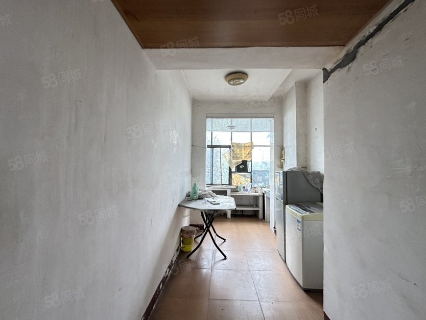 轮胎东村1室1厅1卫32㎡南8.5万