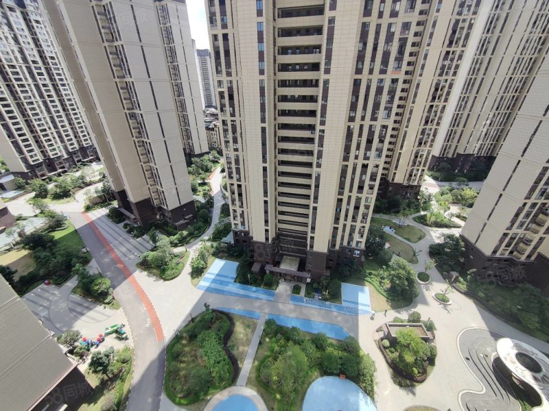 吾悦广场悦湖公馆3室2厅2卫118㎡南北84.8万