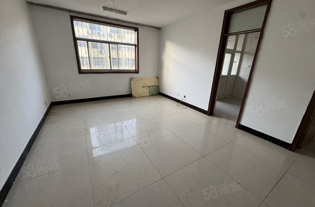 亚大怡景！步梯四楼！双卫！单价低，平方大。看房方便，随时可看