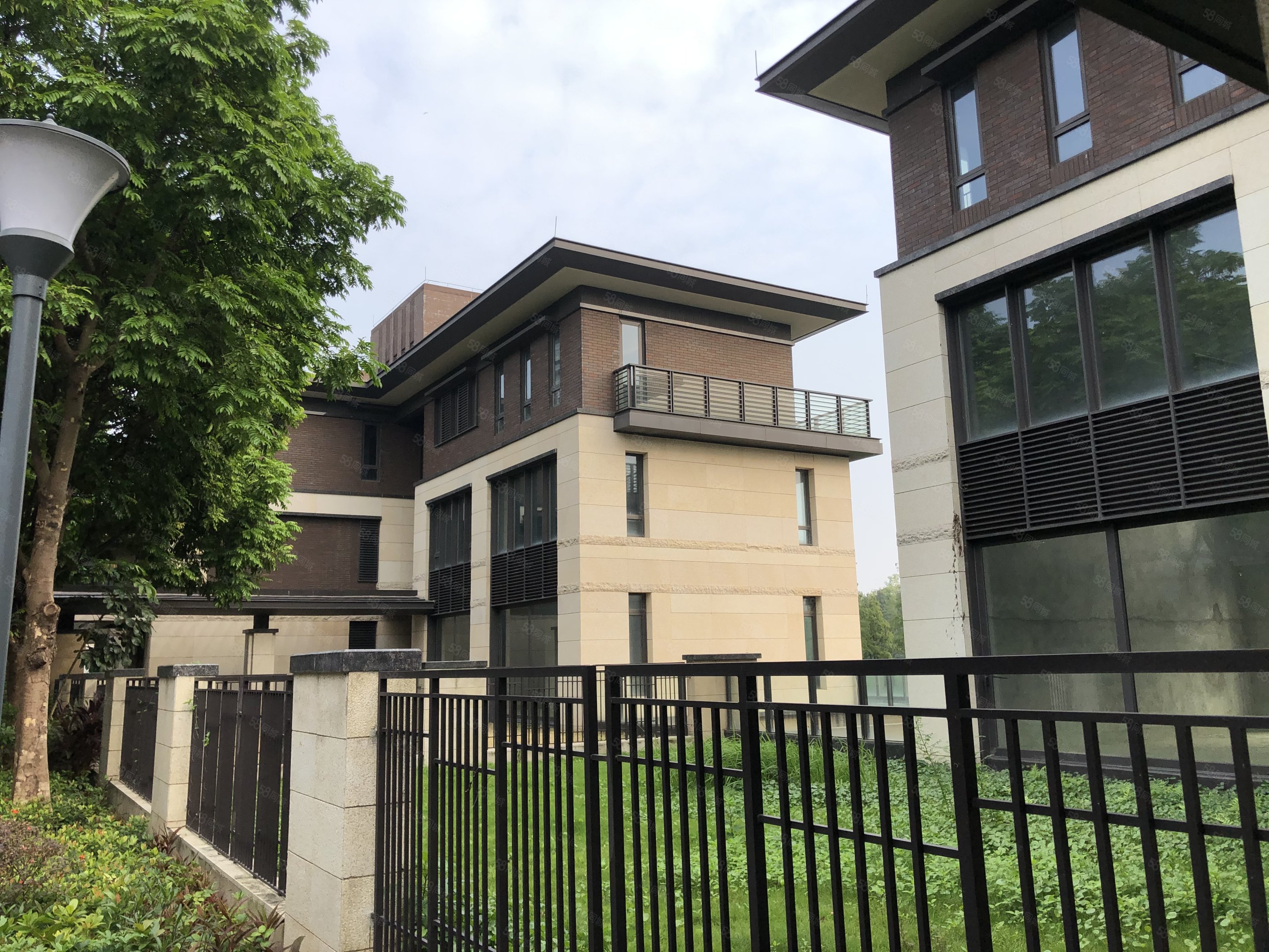 华侨城天鹅湖(别墅)7室2厅6卫1888㎡南7500万