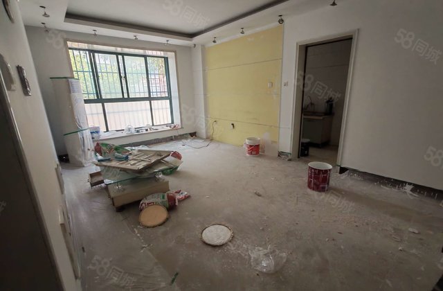 凤凰新城别墅区 一楼 带车库 已装修好 可按揭