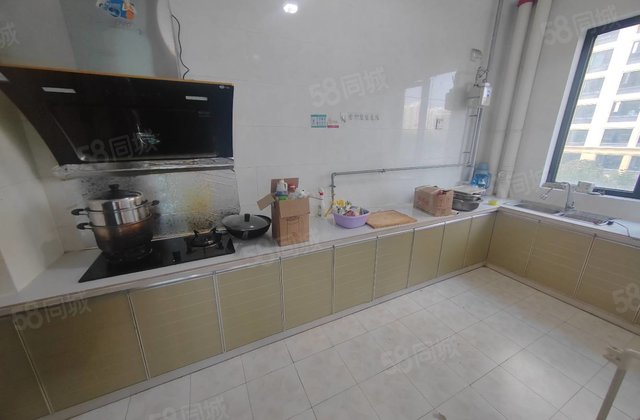 开发区高档小区！东昌实验！绿城百合小高层 东边户三室96万！