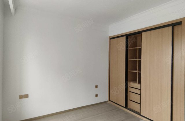 急售急售急售，泰和园，好楼层，边户，带车位，看房有钥匙