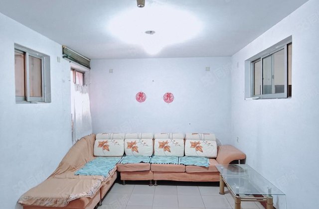 东苑中学旁多层一楼！正规两室阳台有入户门，全明户型看房方便！