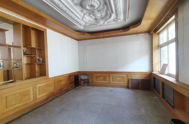 独门独院上下两层 老城里东关大街 五室三厅两卫随时看房