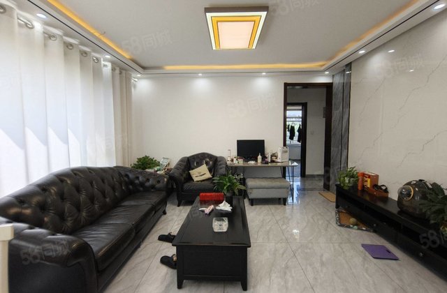 百合新城 精装三室 东边户 带车位 免大税