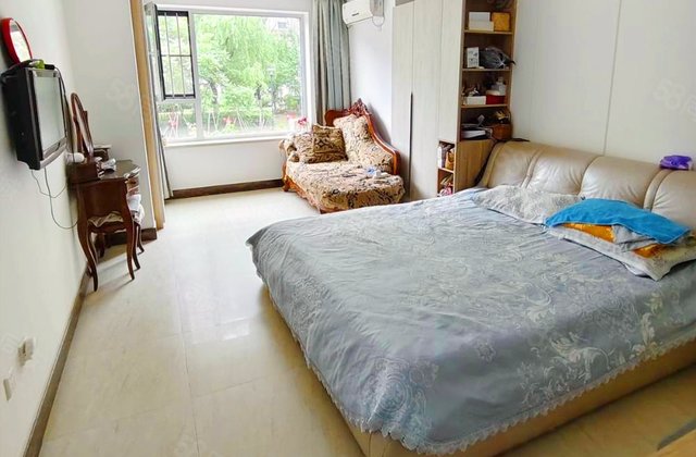 保利罗兰香谷3室3厅237㎡174万二手房图片