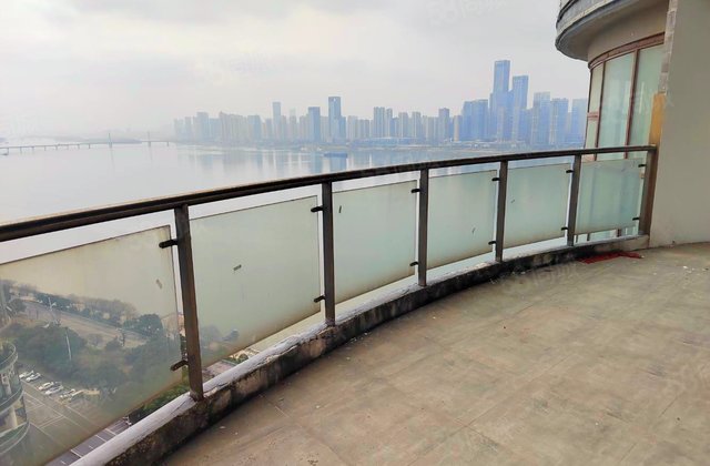 富湾国际4室2厅258.11㎡268.8万二手房图片