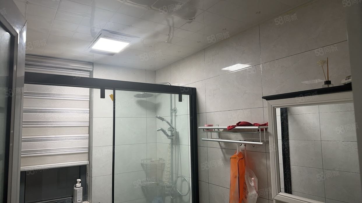 加侨侨城壹号(C区)4室2厅2卫133.8㎡南95万