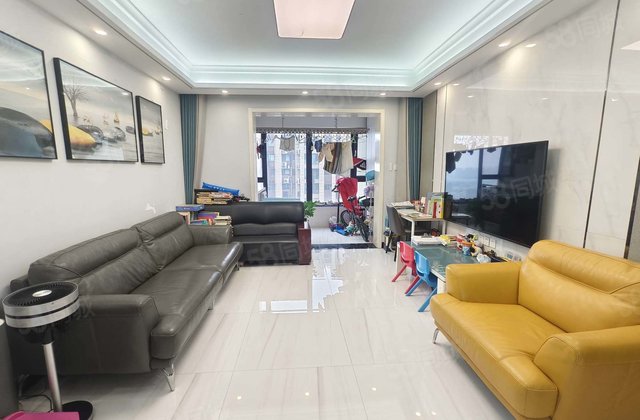 锦绣学府精装三室两卫，中上楼层东边户，免大税送车位储藏室