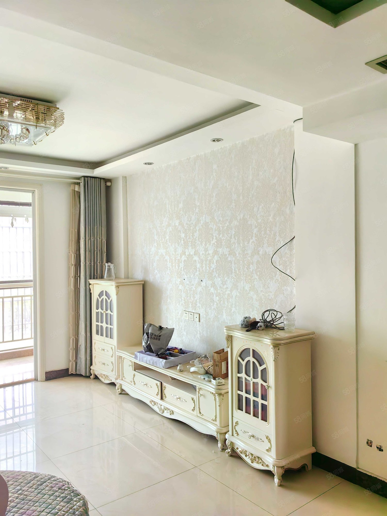 丽阳春都3室2厅2卫132.46㎡南79万