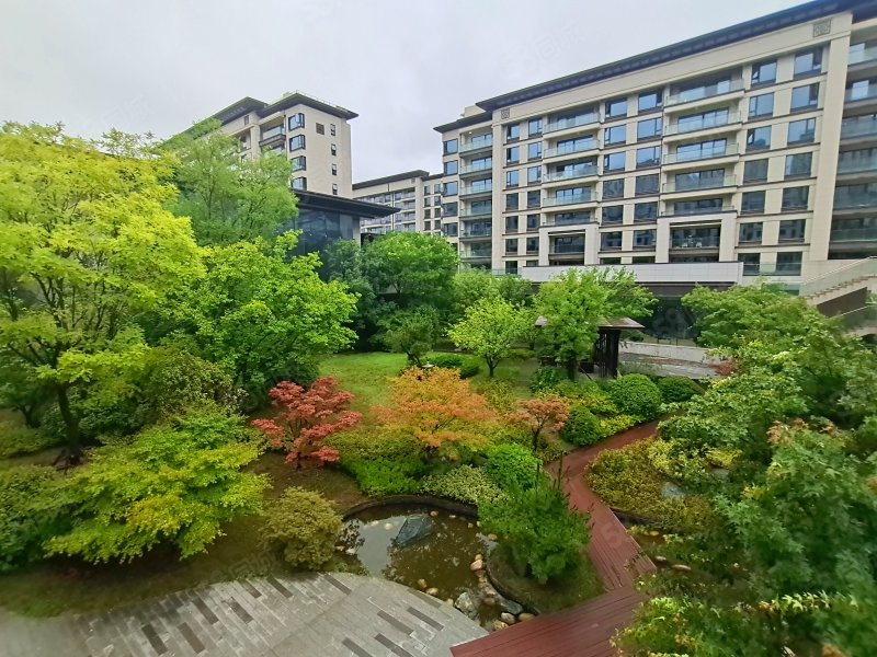 绿地城长安宫4室2厅3卫156.44㎡南北430万