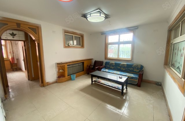 急售！水晶郦城西邻家属院三室52万，停车方便，中间楼层，