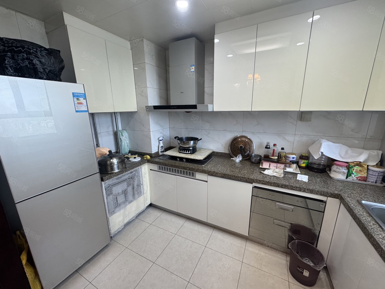 恒大翡翠华庭3室2厅2卫135㎡南北62.8万