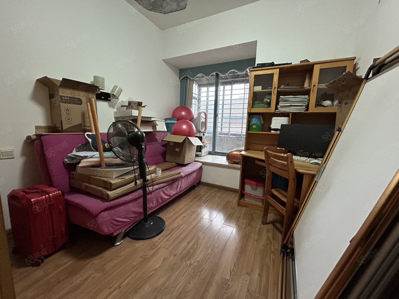 骏景华庭4室2厅2卫142㎡南北89万