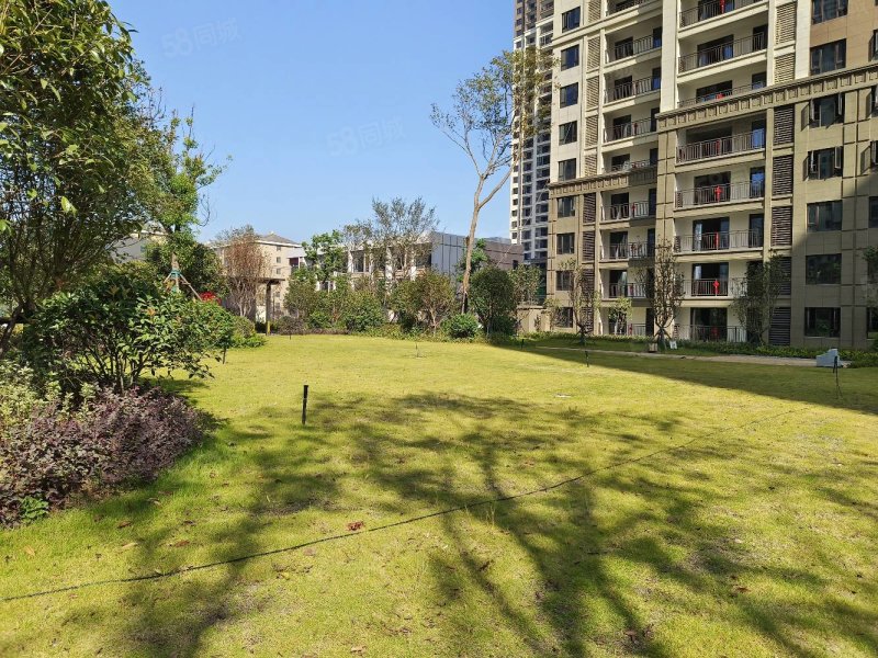 宁乡吾悦华府4室2厅2卫136.6㎡南86万