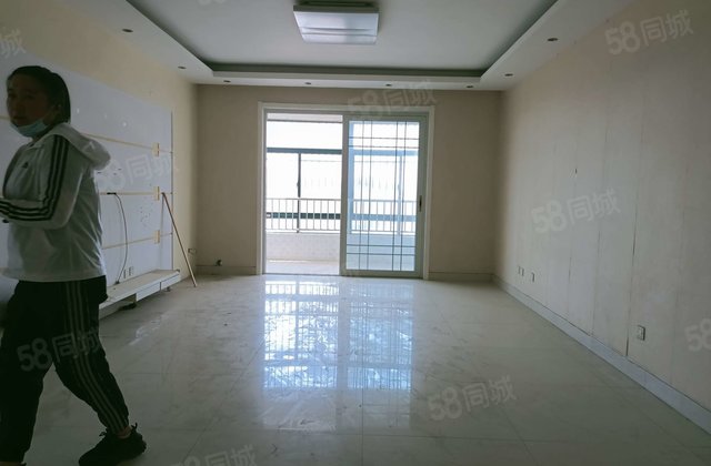 温泉嘉苑 152平 满五  住房 简单装修 4室2厅 采光好