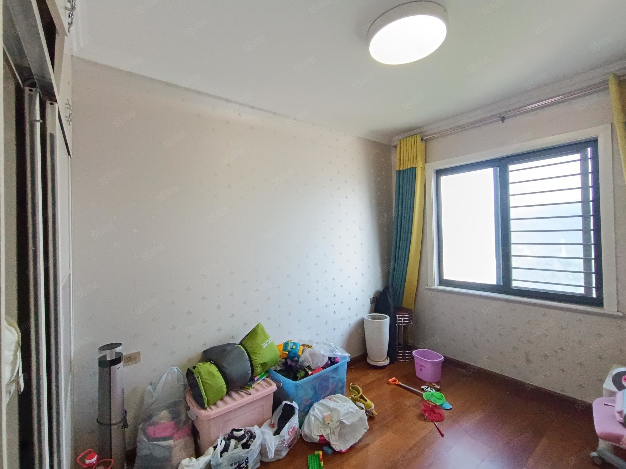 腾龙国际3室2厅2卫127.73㎡南66.8万