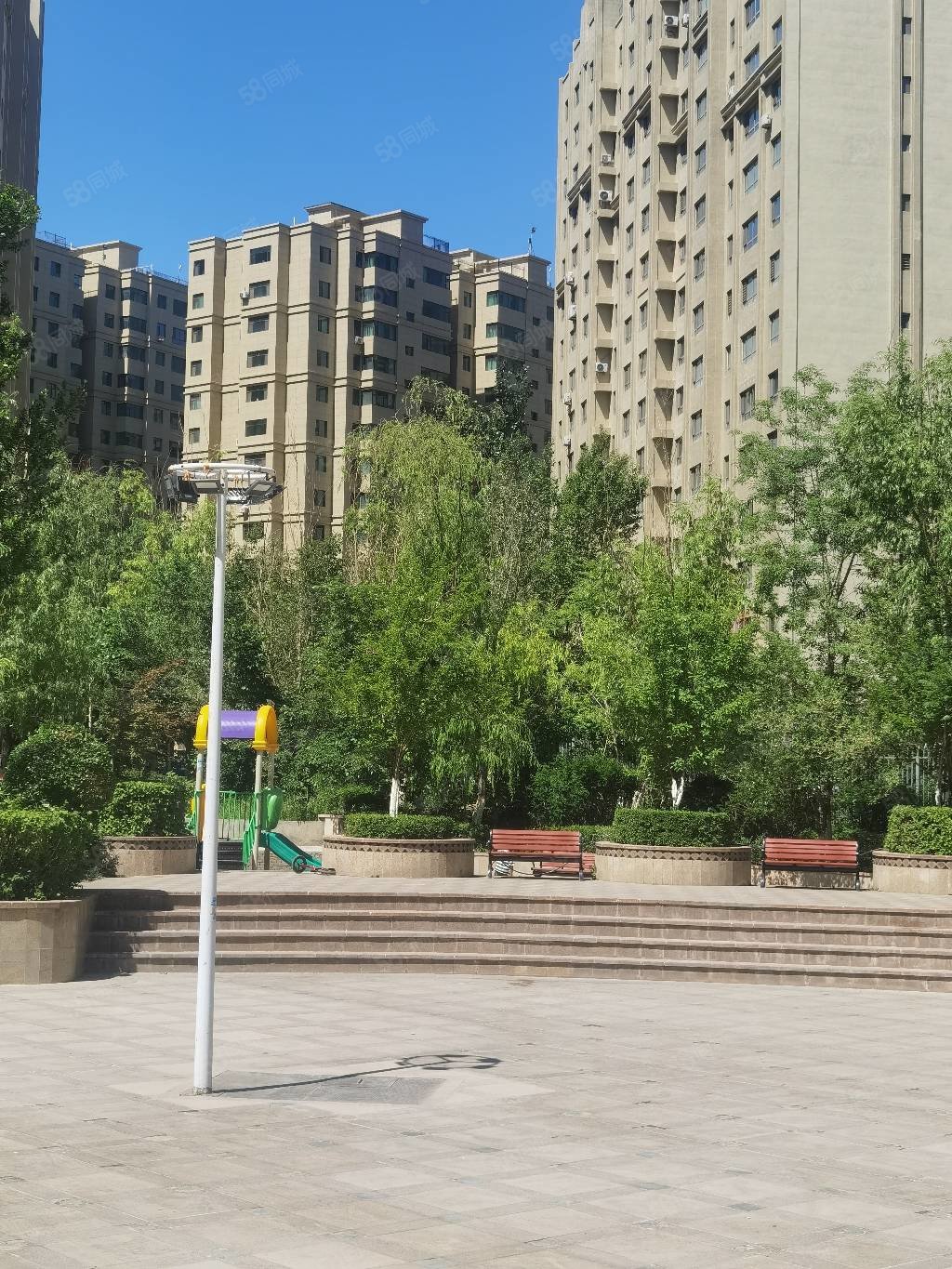 诚意出售经开区天麓花园精装修没住过三室二厅拎包入住