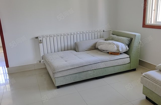 阳光      停车方便东边户，全明户型