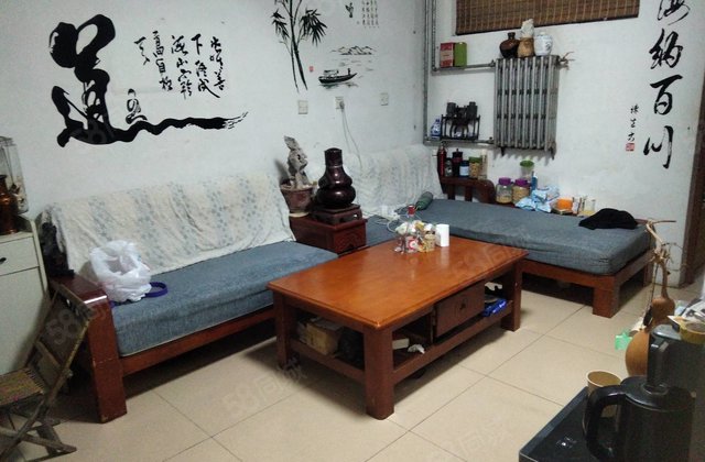 老文轩一路之隔，三室价格便宜，看房方便，房东诚心出售