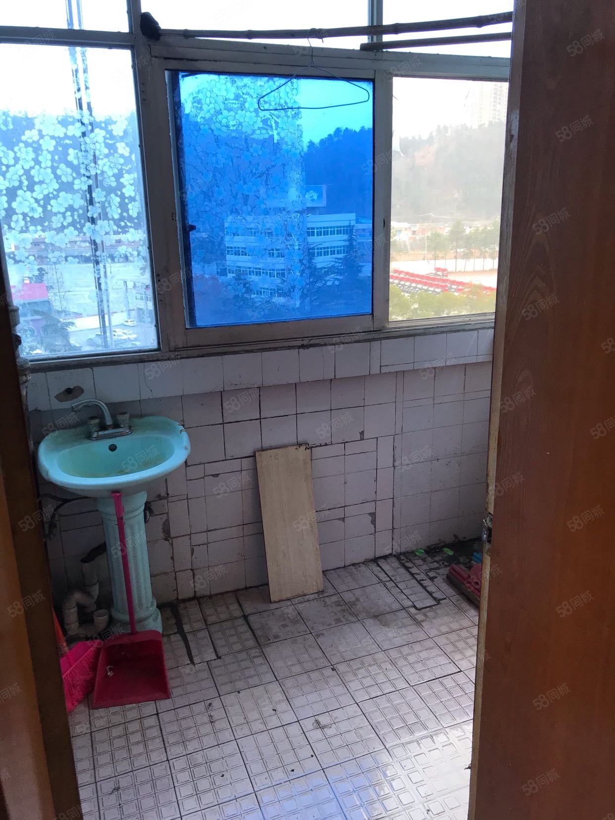 十堰人民小学家属楼2室2厅1卫86㎡东27万