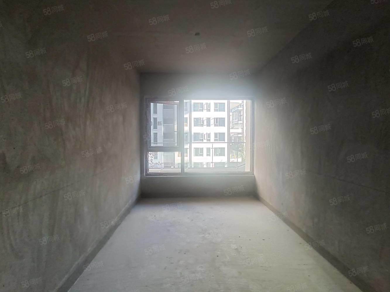 国瑞麓林府4室2厅3卫143㎡南北135万