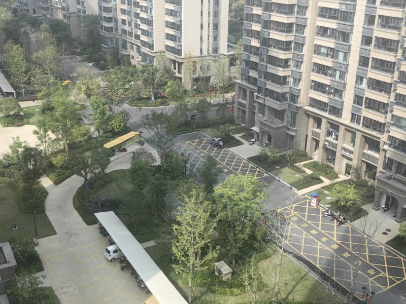 恒大绿洲4室2厅2卫150㎡南北87.8万