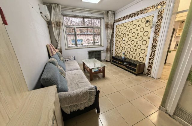 老文轩一路之隔，一楼一楼，自住精装，好停车，管理严，诚心卖。