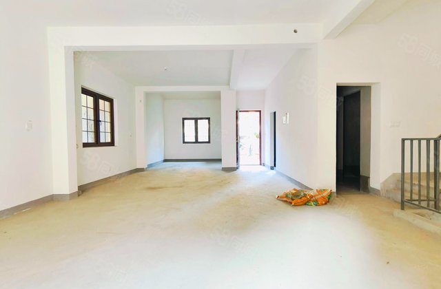 龙湖滟澜山(别墅)5室2厅307.47㎡720万二手房图片