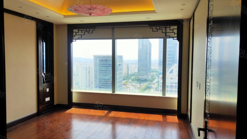 东方之门3室2厅3卫202㎡南北820万