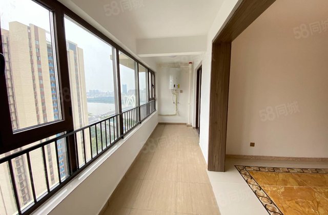 碧桂园国岳府 精装三室两卫 免大税 带储藏室 随时看房