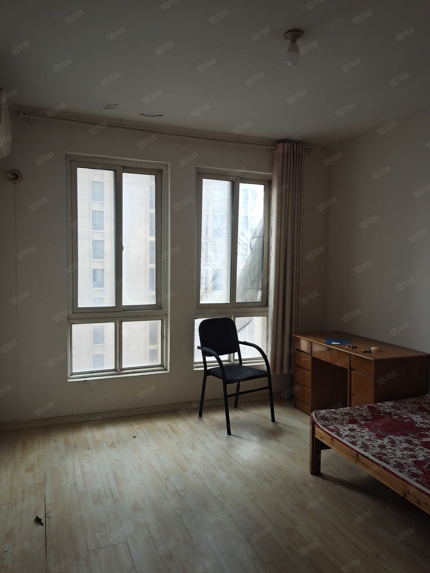 时代广场3室2厅1卫111㎡南40万