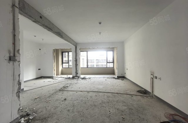 湖语洋房四叶草户型车位和储藏室