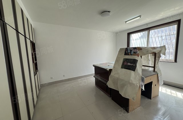 龙山南区 可装电梯  交通便捷 南北通透 精装修 低容积