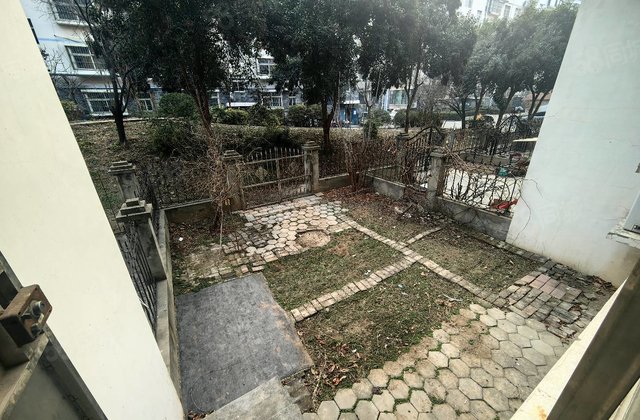 汽车站 一楼带大院子 中华苑 水晶城 三室随时看房有议价