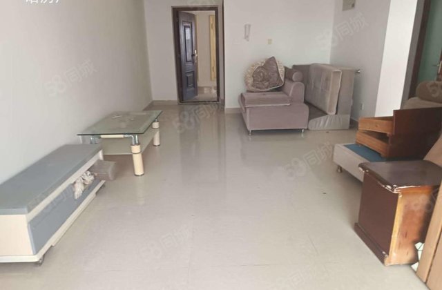 松桂大街，县医院东邻，幸福新居，新房未住，正规三室，房东急售